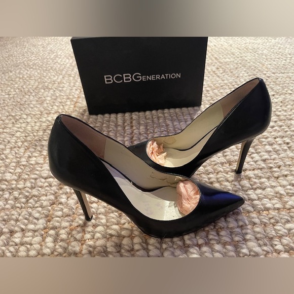 BCBG Treasure black pointed toe pumps - Picture 13 of 14
